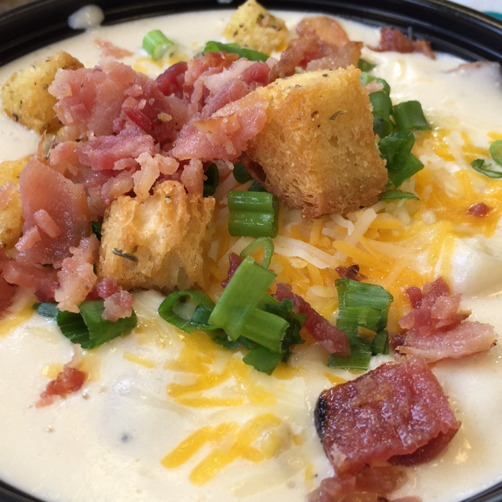 DanetteJ303's tweet photo. Yummy baked potato soup for lunch!  @CafeCarolina1 @getstealz https://t.co/KpUerch4bU