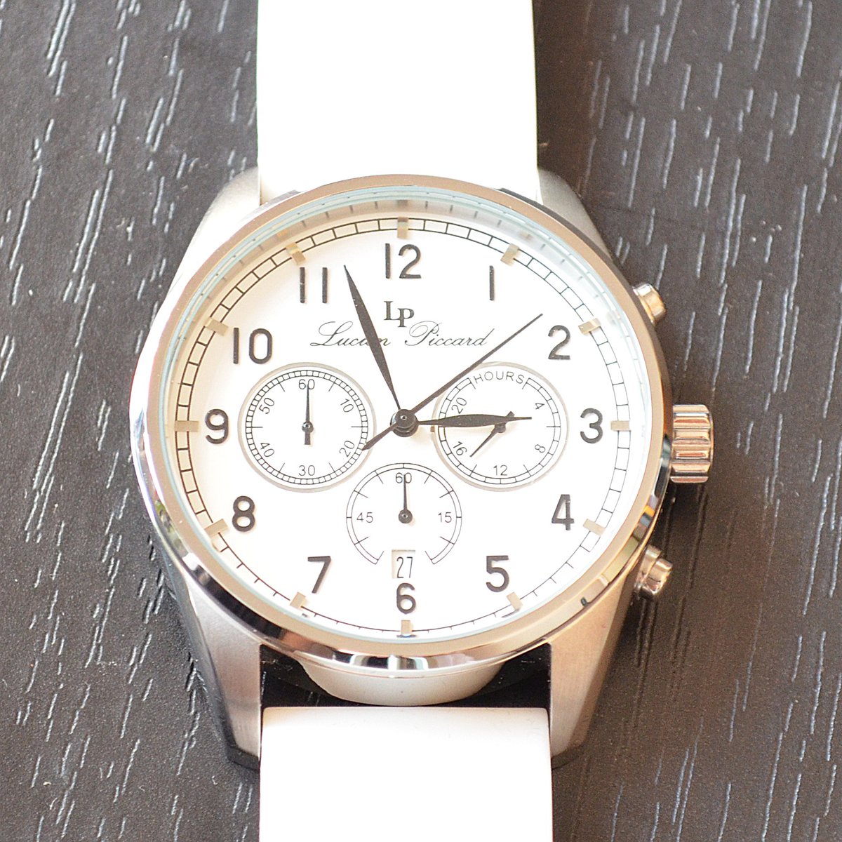 WatchShowroom tweet picture