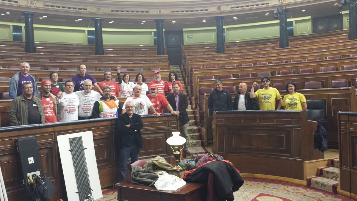 CokeTerrorist's tweet photo. La lucha obrera toma las instituciones
@cocacolaenlucha
#BoicotCocaCola
@VodafoneEnLucha
@correosenlucha
@ggilmir https://t.co/yFf2PQMKwi