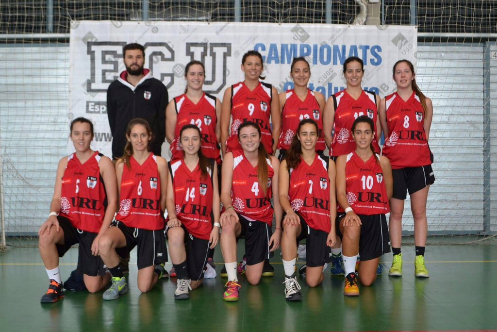ESPORTSURL's tweet photo. Gran jornada @esportcatuni per les noies @uramonllull amb 2 victòries en 2 partits, 1ers d grup #CCU16 #EsportsURL https://t.co/2IvGoU2Fjr