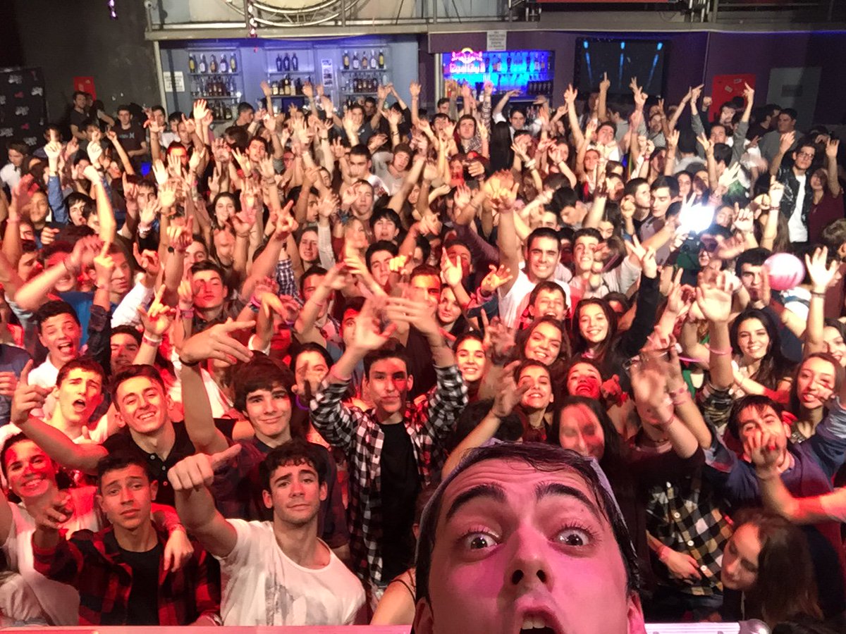 BachelorSession's tweet photo. Vitoria.. ¡Vaya jaleo montasteis en @DiscotecaCoolVG el sábado pasado!
@BachelorSession @daviddyceneck @al_exchitado https://t.co/Ql6EN1LOMt