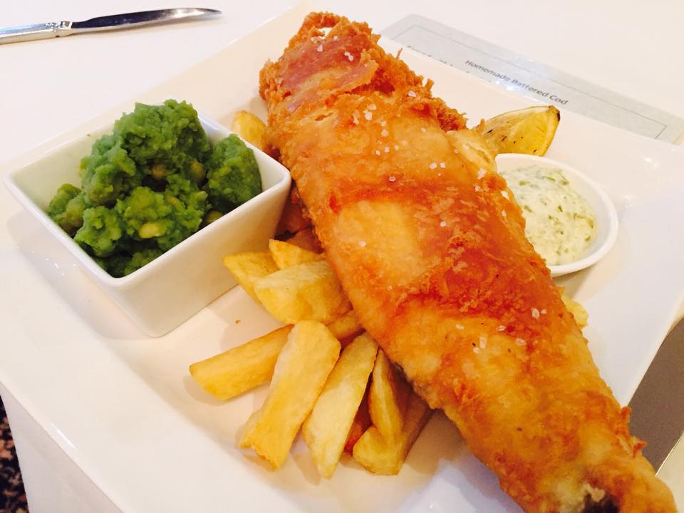 rutlandhotel's tweet photo. Why not pop in for dinner this evening! Delicious beer battered fish, chips and mushy peas! #sheffieldissuper https://t.co/LoC1WojcYo