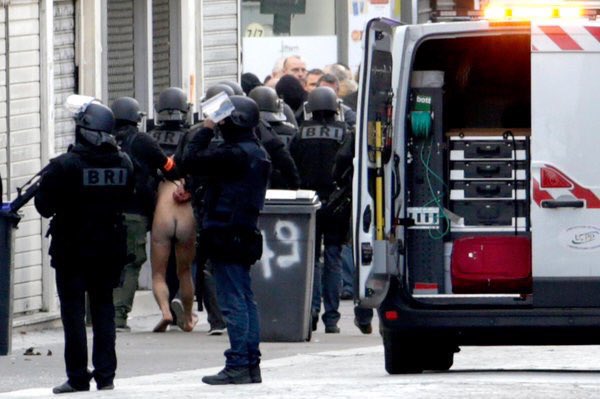 Salomerainbow's tweet photo. Tu te prends pour un guerrier invincible  et tu termines le cul à l'air devant tout le monde. Mouahhhhhh #SaintDenis https://t.co/LdFTB6MaDh