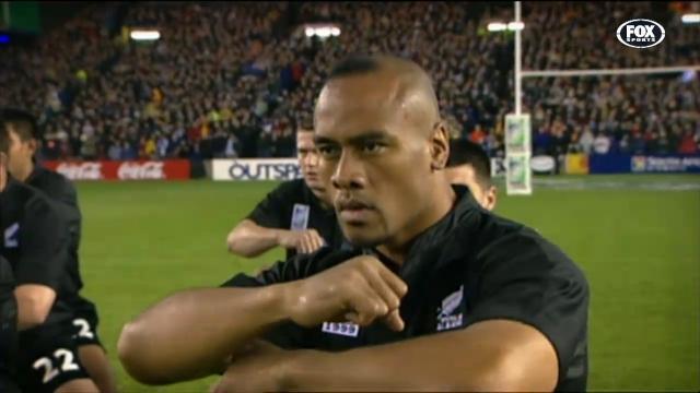 Tributes are being paid to All Blacks legend Jonah Lomu who has died aged 40. bit.ly/1kDOXvm
