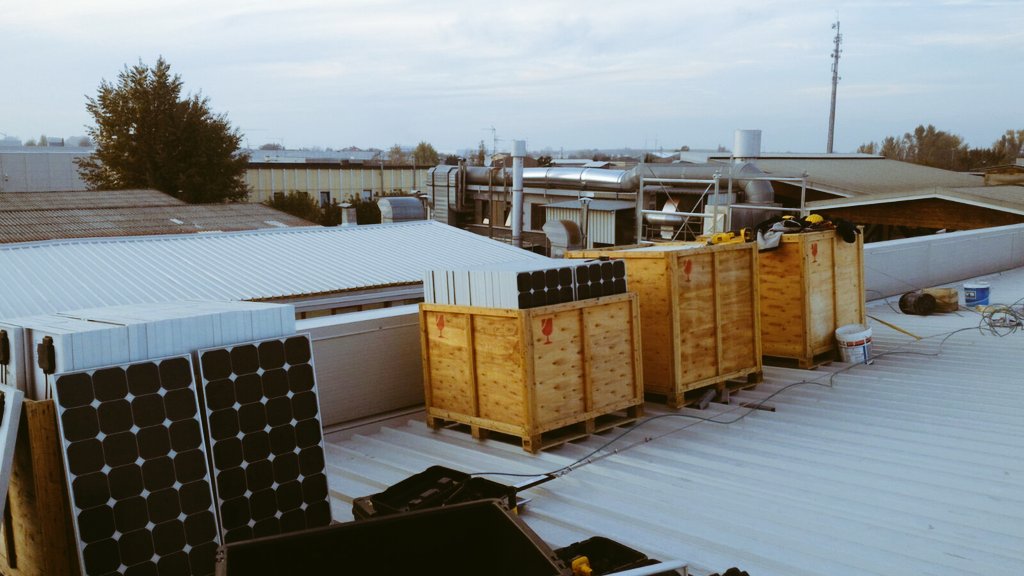 GrFotovoltaico's tweet photo. Concessionaria Lamborghini https://t.co/QthmJtUcJD