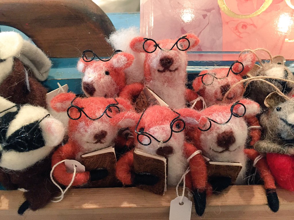 SarahfromBath's tweet photo. Feeling foxy at @Lolaswiftshop #popup #walcotst https://t.co/JCWaM5PRv6