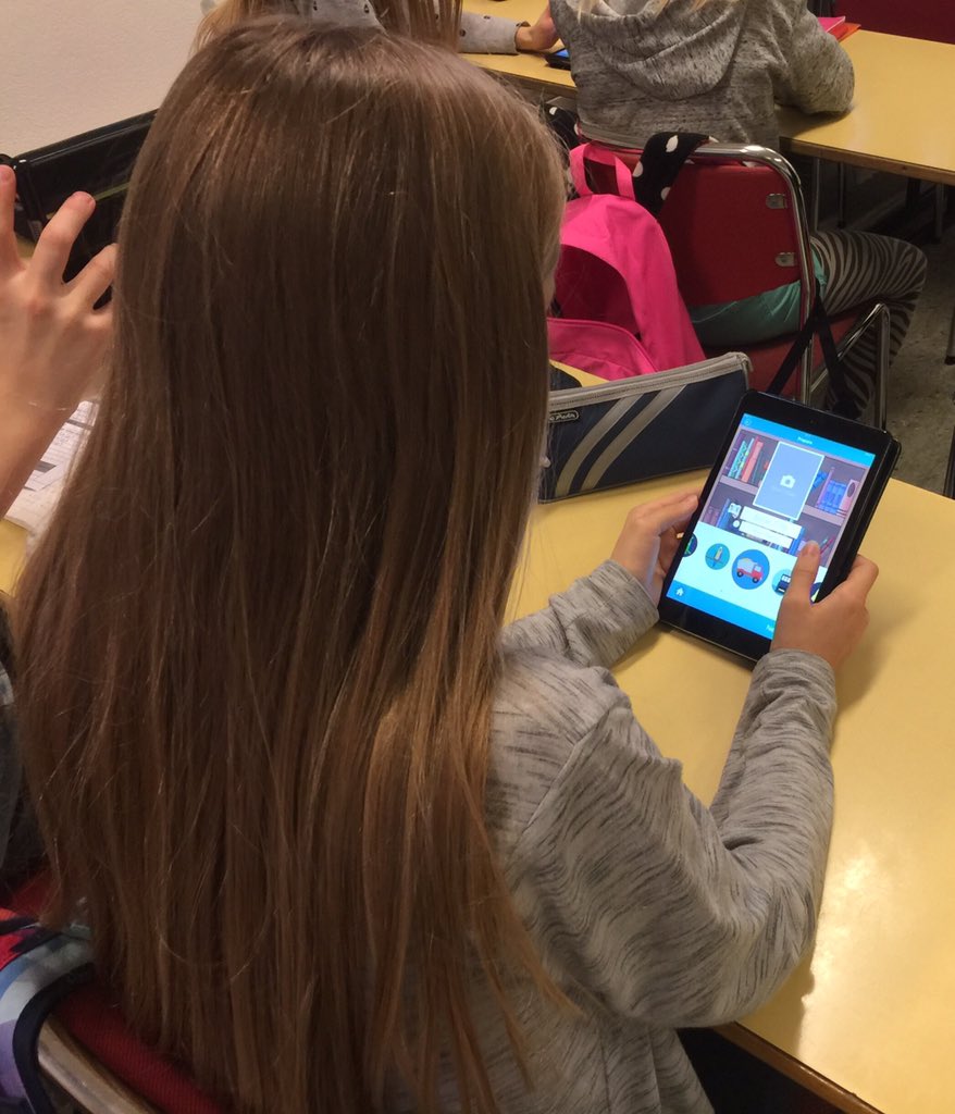 Í tilefni af Degi íslenskrar tungu eru nemendur í 7.bekk <a href="/vskoli/">Varmahlíðarskóli</a> og <a href="/arskoli/">Árskóli Sauðárkróki</a> að búa til hljóðbækur í <a href="/BookRecorder/">Book Recorder App</a>