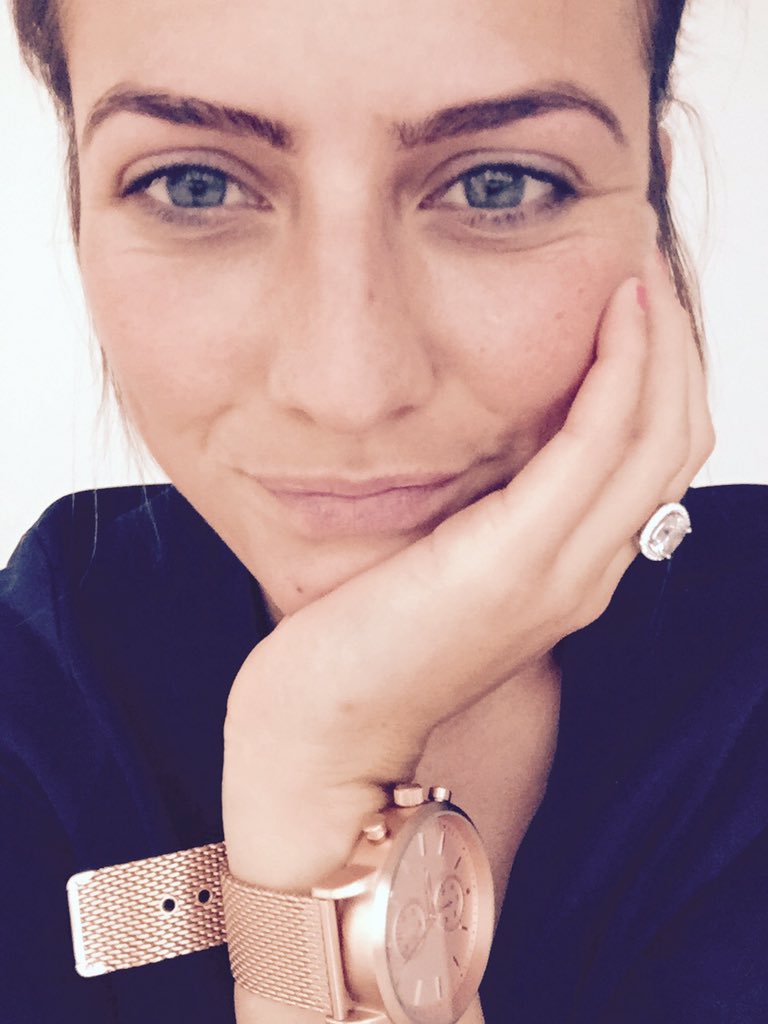 shanavdbx's tweet photo. Just got WoW browed . #nomakeup #justbrows @BELLANAIM @Naomi_devries https://t.co/TRBYCauGuc