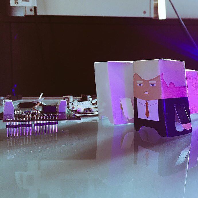 insta_arduino's tweet image. ift.tt/1kEoIVL - Intro to #arduino this morning #craftyrobot by eleanor_moss @ ift.tt/211OHqv