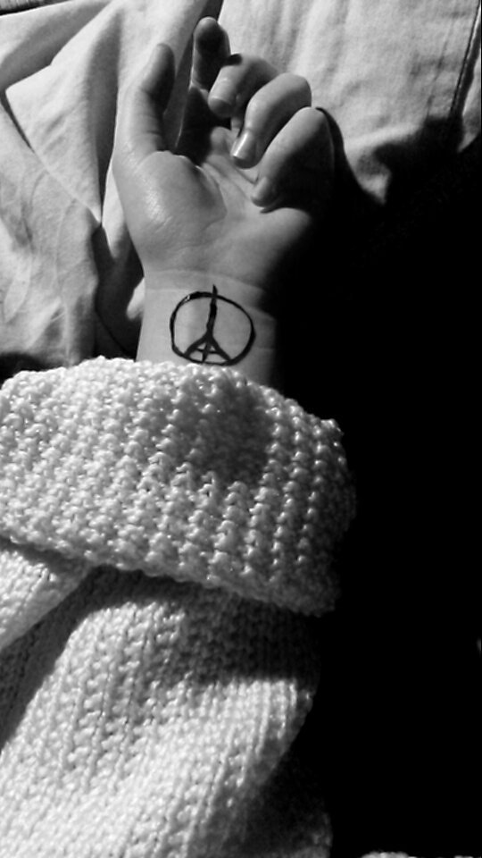 oceaneguerif's tweet photo. #prayforparis🇫🇷 🗼 https://t.co/tSYbqieRf2