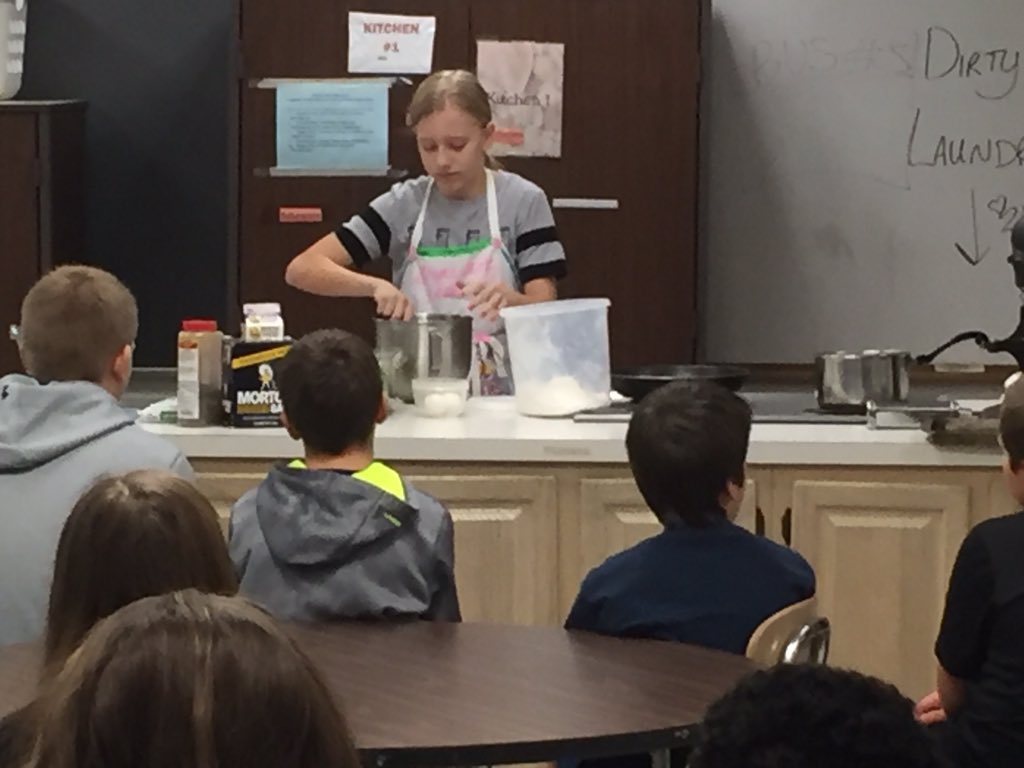 steelfan88's tweet photo. Food Fighter invading #WKMS!We are very lucky 2 have #chefdanielle show the students homemade pasta recipe https://t.co/wjONtyhIr3