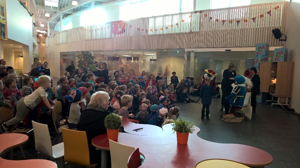 HetKompasMeppel's tweet photo. #Sinterklaasinstuif Het Palet ! Wat een  kinderfeest. Volgende week weer. https://t.co/zpzJgnZxNy