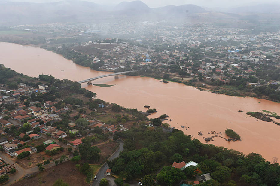 cruzoeiro's tweet photo. Essas fotos demonstram a negligência do ser humano. #tristeza #ripriodoce https://t.co/sxmCegNedD