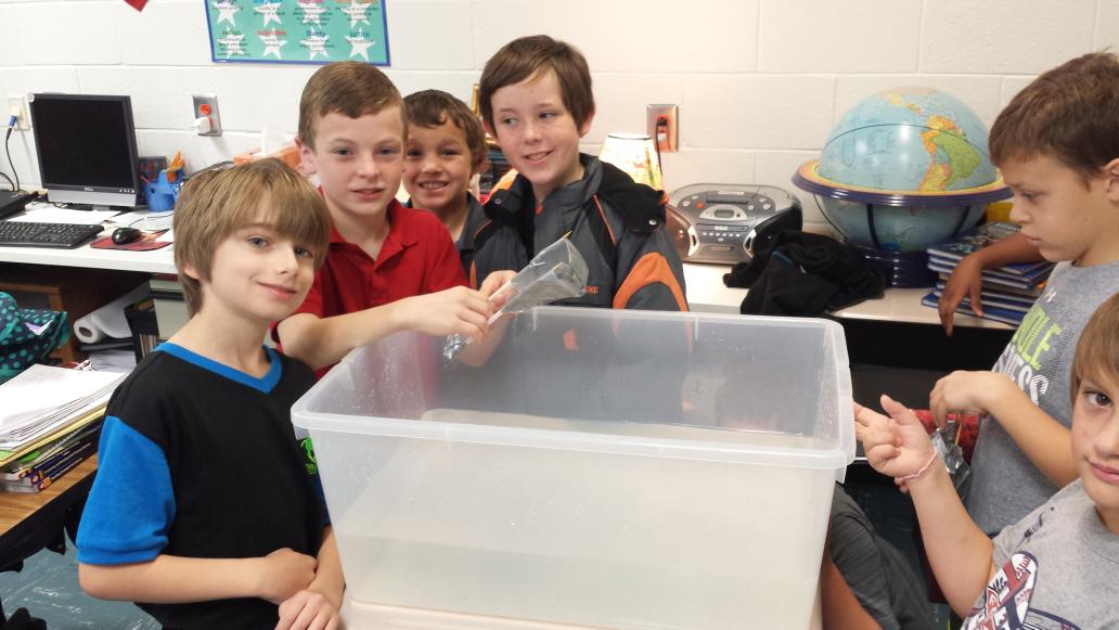 AlmandBonnie's tweet photo. Creating a boat that paddles itself! @MariaMojosines challenges her students! #tlap #ensuringsuccess #hcs2016 https://t.co/nlah1ltuxW