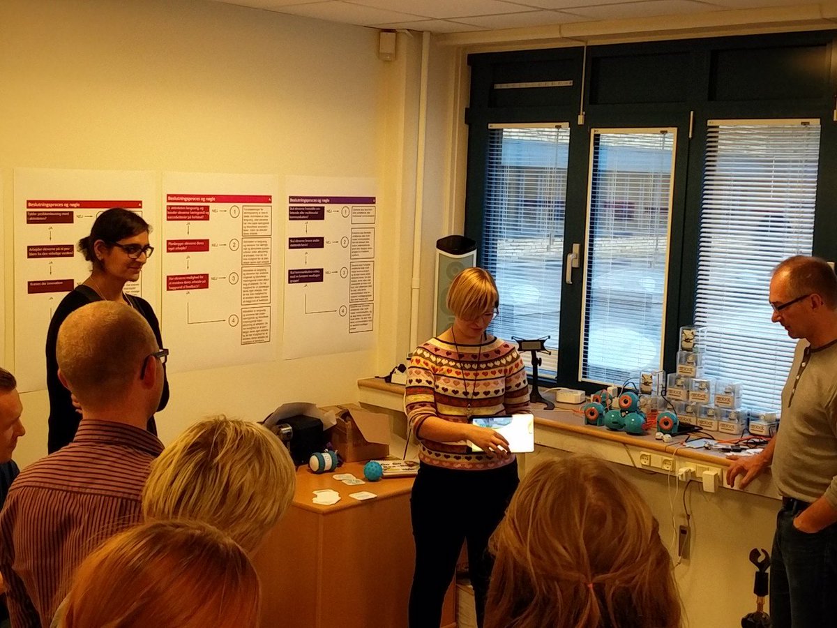 DigiGuides's tweet image. @DigiGuides bliver testet i hvad diverse teknologier kan bruges til i en lærings sammenhæng @FCLabdk