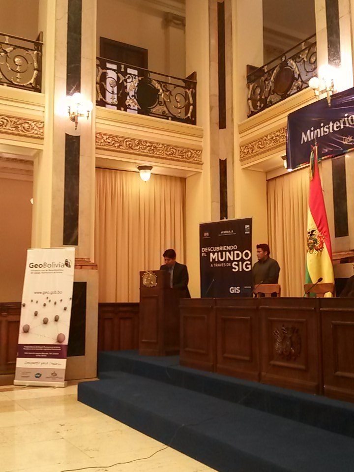 cm06_mar's tweet photo. #Bolivia parte del #GISDay2015 #MMAyA #IDEEPB @geoboliviaide https://t.co/Z0fUVoUOni
