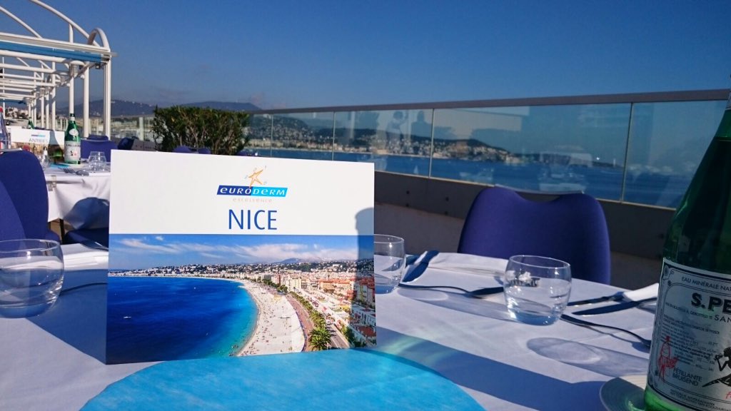 TriumphGroupInt's tweet photo. #Euroderm Excellence à Nice... repas de bienvenue sur la terrasse!
@galderma
#triumphgroupint
#emotionholder https://t.co/my8US9gIqh