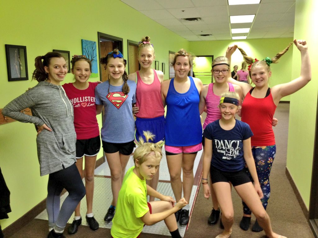 velocity5678's tweet photo. Cocoa tap had wacky hair day last night! 💚🚂☕️❄️ #GetTappy #VDT #NextLevel #VDTPride https://t.co/EgOEE1oaVt