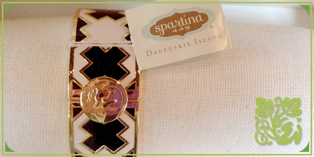 CourtyardCarmi's tweet photo. Bold bangle perfectly matches your #Spartina handbag. #ShopCarmiFirst for the perfect bangle. #TheCourtyardRocks https://t.co/X2P9OKFvIa