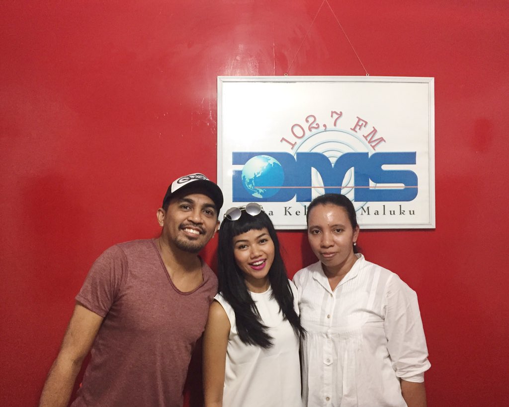 yurayunita's tweet photo. Tinggikan!! @GlennFredly @ DMS Radio Ambon 😍 https://t.co/aXXLu0TaKv