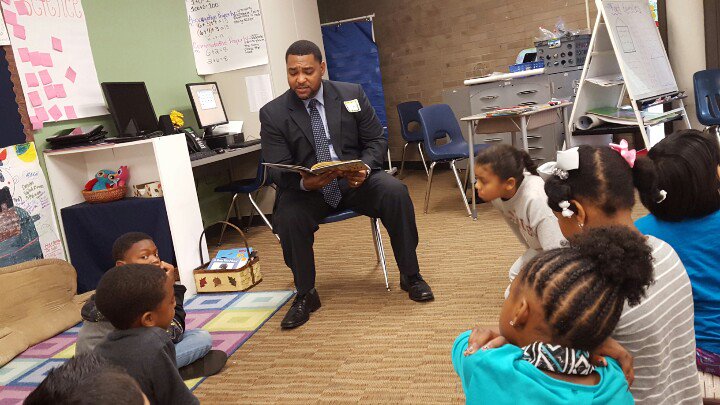 MurrillTiff's tweet photo. Mr. Newton joined our class today for Real Men Read! #leaphartrocks https://t.co/nRQf40GW7g