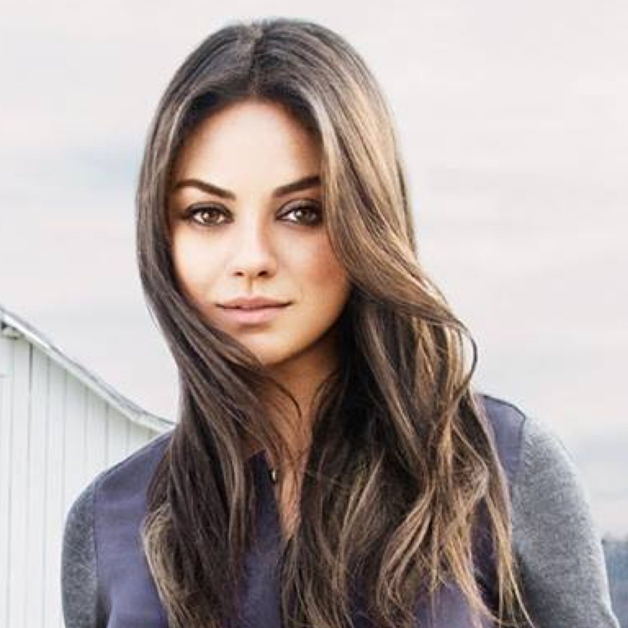 RT OR FAV (LIKE) on Twitter: "Mila vs. Megan RT : Mila Kunis #MilaKunis ...