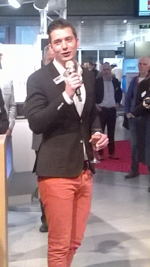 rldehaan's tweet photo. Ontvangstspeech @JasperCoppes #Leertouwer smarthomes award Gefeliciteerd! Jasper bedankt  zijn launching customer https://t.co/pk6gAlDi7w