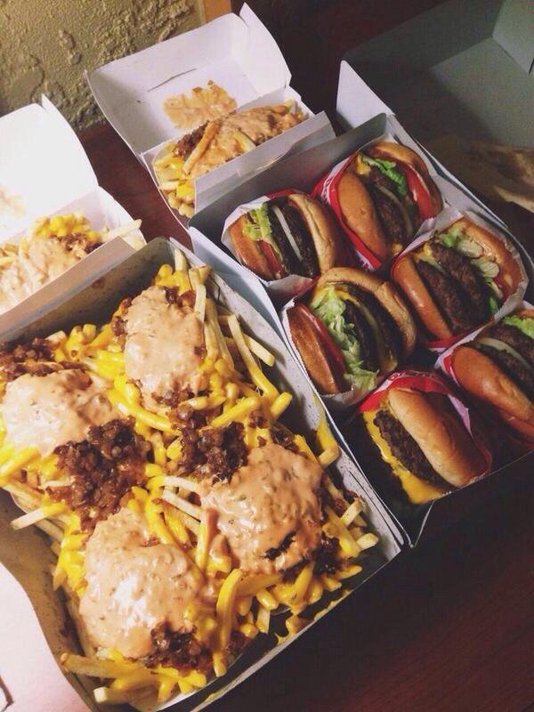 ImCravingFood's tweet photo. In-N-Out 🍔🍟 https://t.co/KiniWlUZ6c