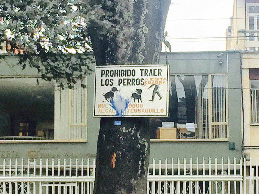 hosmanmartinezm's tweet photo. Increíble encontrar estos avisos en Bogotá.No se puede ni debe prohibir   q nuestros animales disfruten de la ciudad https://t.co/jLILyK1vMm