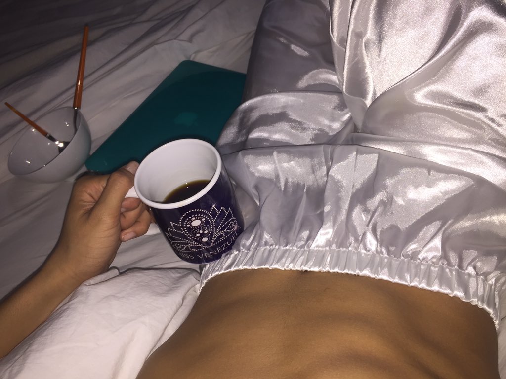 Buenos días ☕️ gracias a mi estelita la señora que me cuida todos los días en la quinta MV por mi taza de 👑 la ame