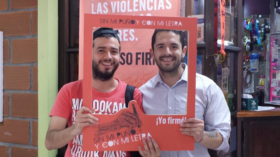 RNMColombia's tweet photo. "Porque respeto la autonomía y las decisiones de las mujeres, #PorEsoFirmo" Y tú? https://t.co/ups1UuQx1s https://t.co/yCSaXyUO2H
