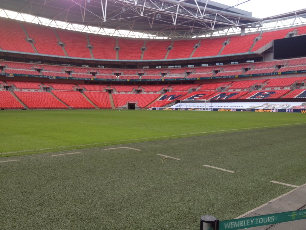 WHLittleSutton's tweet photo. Oh yeah what a feeling just before kickoff #wembleypitchday2015 https://t.co/R3GbiZDgaK
