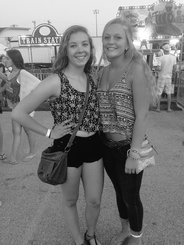hanbanmontana's tweet image. Happy Birthday Kaits😊 Have a great day chica ily❤️ #uglythrowbacks