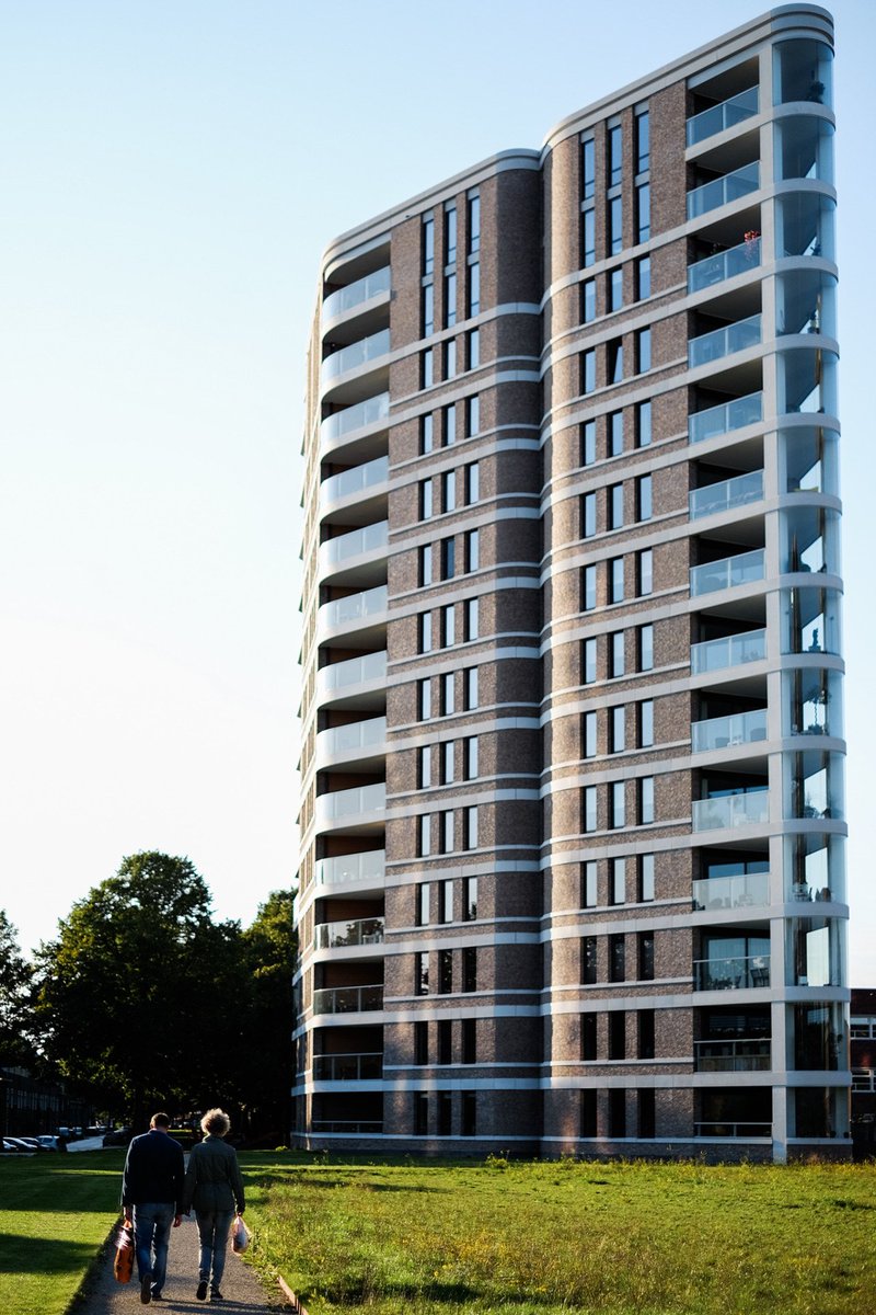 Mooie fotoreeks #Amazones #DenBosch van <a href="/robertpaul/">Paul-Robert Petrescu</a>. <a href="/dokarchitecten/">Dok architecten</a> @vestedagroep robertpauljansen.tumblr.com/post/132795351…