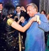 BisargaShopping's tweet image. "#SanskariJamesBond" - Ahaare No More #Pirit Kiss In #BollywoodMovie Youtube.com/watch?v=tyX4s7… @IMABombay #ModelAgency