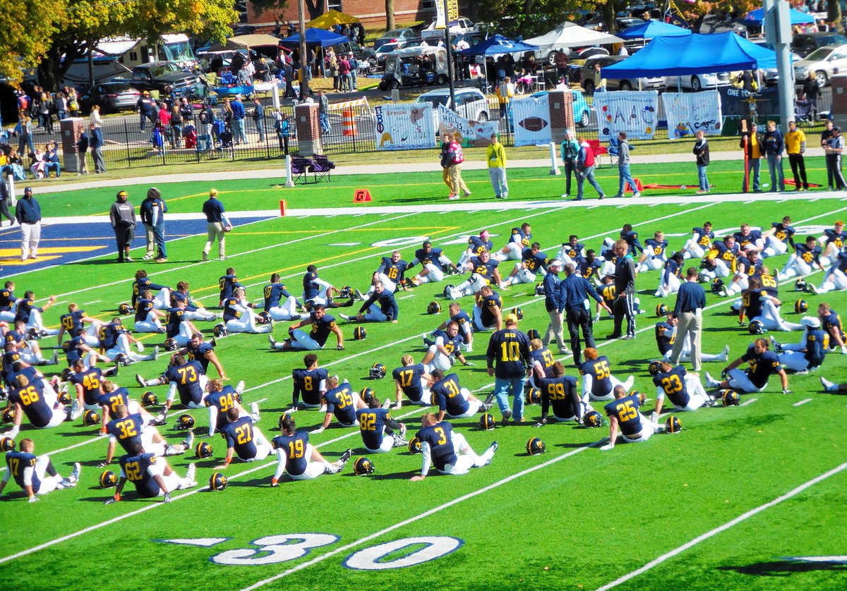 srmcclure's tweet photo. Better get your winter-woolies out for @NCAADIII ftbl playoffs Sat @FCAthletics with a temp high of 42 degrees #KO12 https://t.co/5h9oYhsuJr