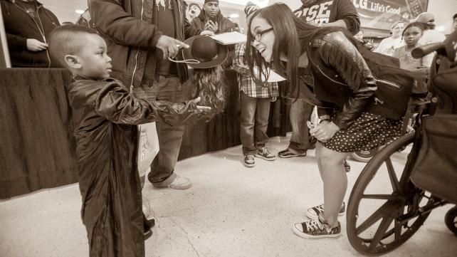 pao3135's tweet photo. AJ lee is one of the sweetest people .
RT,If you agree #TeamAJ #AJBrooks https://t.co/llPiVOeWw7