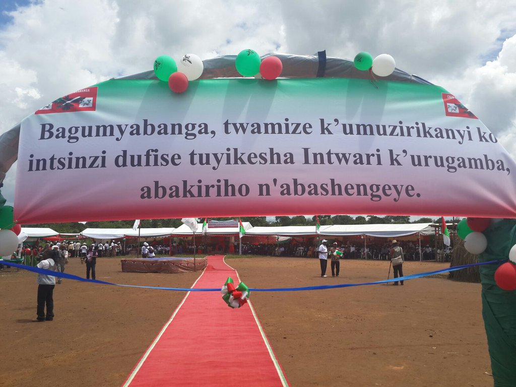Ikiriho's tweet photo. Le @CnddFdd célèbre la «Journée du Combattant» à #Ibuga, commune #Kayogoro (#Makamba). Il y a perdu bcp d'hommes https://t.co/dZw7CPZ9hu