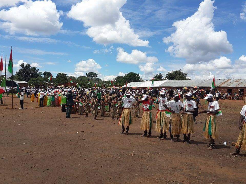 Ikiriho's tweet photo. Le @CnddFdd célèbre la «Journée du Combattant» à #Ibuga, commune #Kayogoro (#Makamba). Il y a perdu bcp d'hommes https://t.co/dZw7CPZ9hu