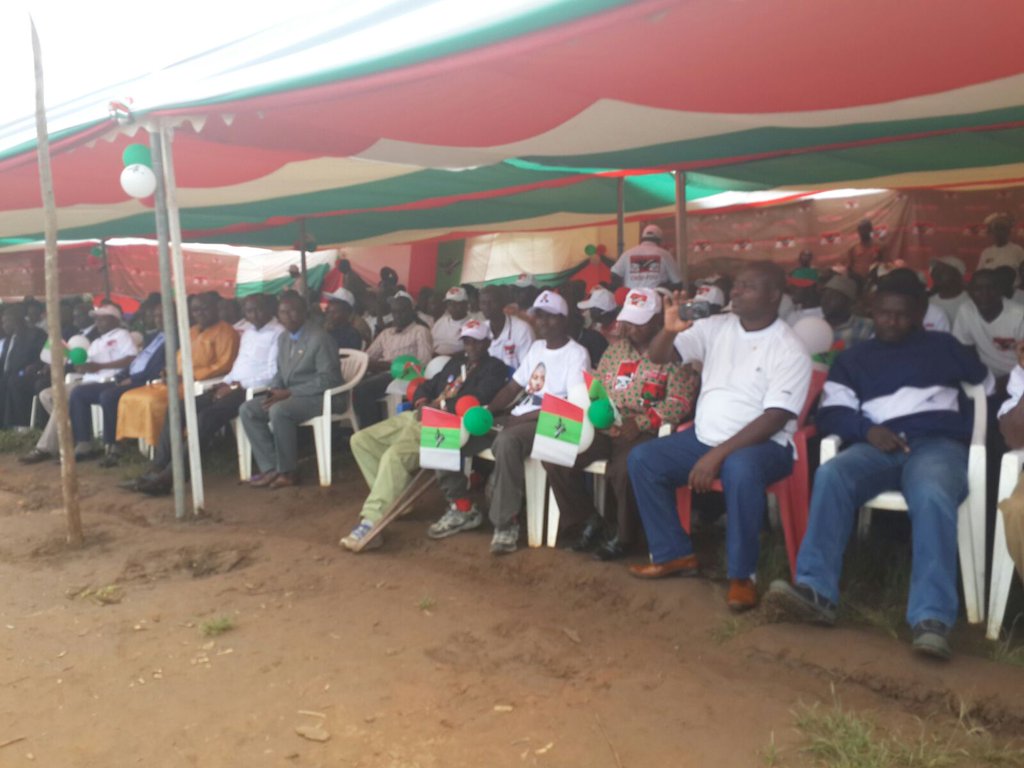 Ikiriho's tweet photo. Le @CnddFdd célèbre la «Journée du Combattant» à #Ibuga, commune #Kayogoro (#Makamba). Il y a perdu bcp d'hommes https://t.co/dZw7CPZ9hu