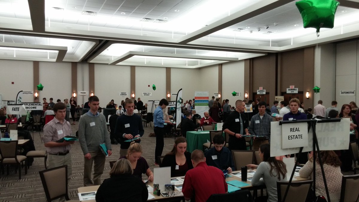 EauClairePD's tweet photo. Participating in #RealLifeAcademy today @TheLismoreEC https://t.co/REoGUzXEWx