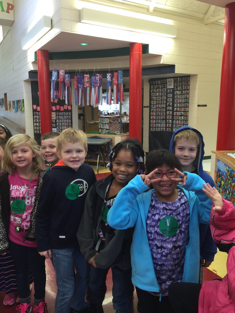 schottangie's tweet photo. 2nd grade is headed to the Magic House! #learningoffcampus #wearegreenpines https://t.co/3EJiaxFofm
