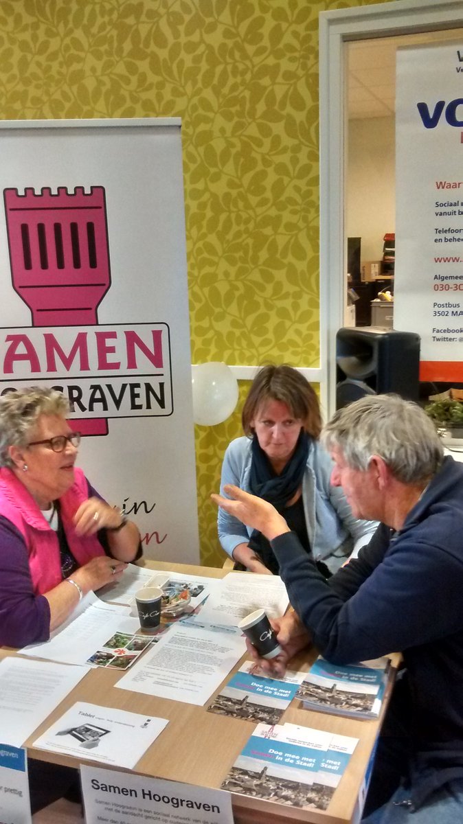 Een gezellige, warme sfeer @ activiteiten markt in buurtcentrum Hart van #hoograven @VooruitLot <a href="/Vooruit_Utrecht/">Vooruit_Utrecht</a>