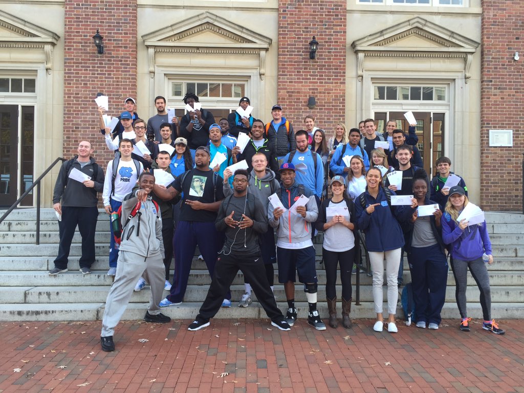 coytecooper's tweet photo. 200 letters just went out for #HandItForward! @UNC_SpAd students showing gratitude!!! #MakeYourMark #UNC #GoHeels https://t.co/m31sKQRIxu