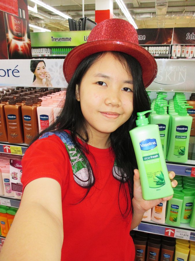 esthertinaliu's tweet photo. Kulitku halus dan cantik @Carrefour_ID #KemilauCantikmu  #carrefourID bersama produk Unilever https://t.co/mZN1LGChuw