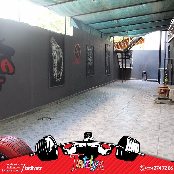 Crossfit çalışma alanı ile antrenörlerimiz eşliğinde daha hızlı sonuçlar elde edebilirsiniz.