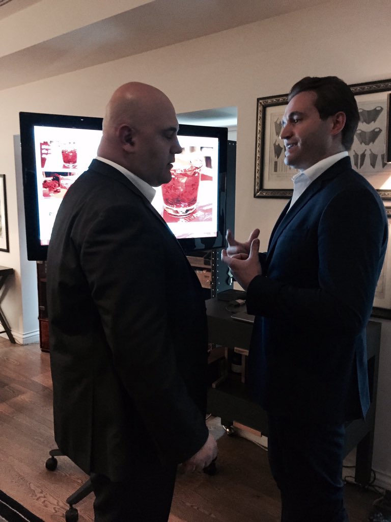 NokNokitalia's tweet photo. Coordinamento pre #bartending a quattro mani @TommasoCecca @mauromahjoub #trussardiallascala #campari #truit https://t.co/dzBSN3fAPv