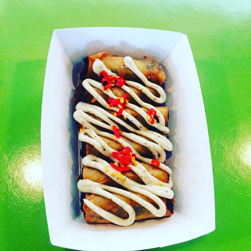 caricolada1's tweet photo. Mushroom Lumpia, my first time having them and I'm obsessed! #NYC #eeeeats @bergnbk #YUM @Lumpiashack #springrolls https://t.co/ZIhaTwjied