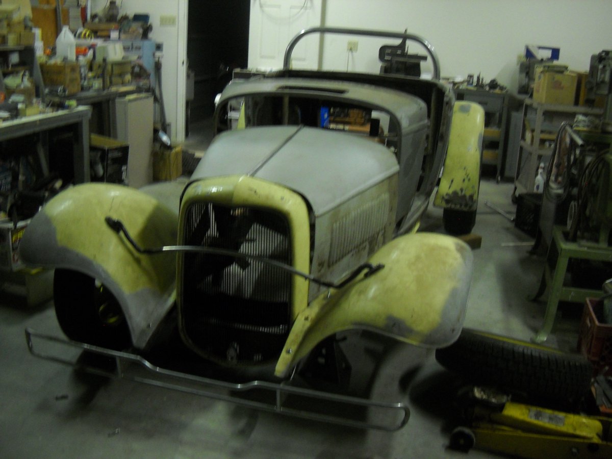 Jimilovejoy's tweet photo. I just love the spirit of these guys! I helped my stepdad find his 1932 roadster "Tweety Bird" that he built in 1951 https://t.co/CMb5NUxkPV
