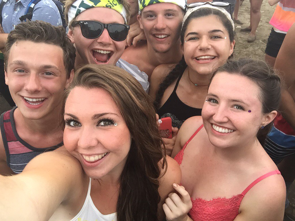 almasi_'s tweet photo. In honor of the @LiveAtFirefly lineup announcement. #ThrowbackWhateverDay https://t.co/eMOtV0XX73